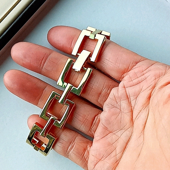 NWOT Goldtone bracelet - Picture 6 of 7